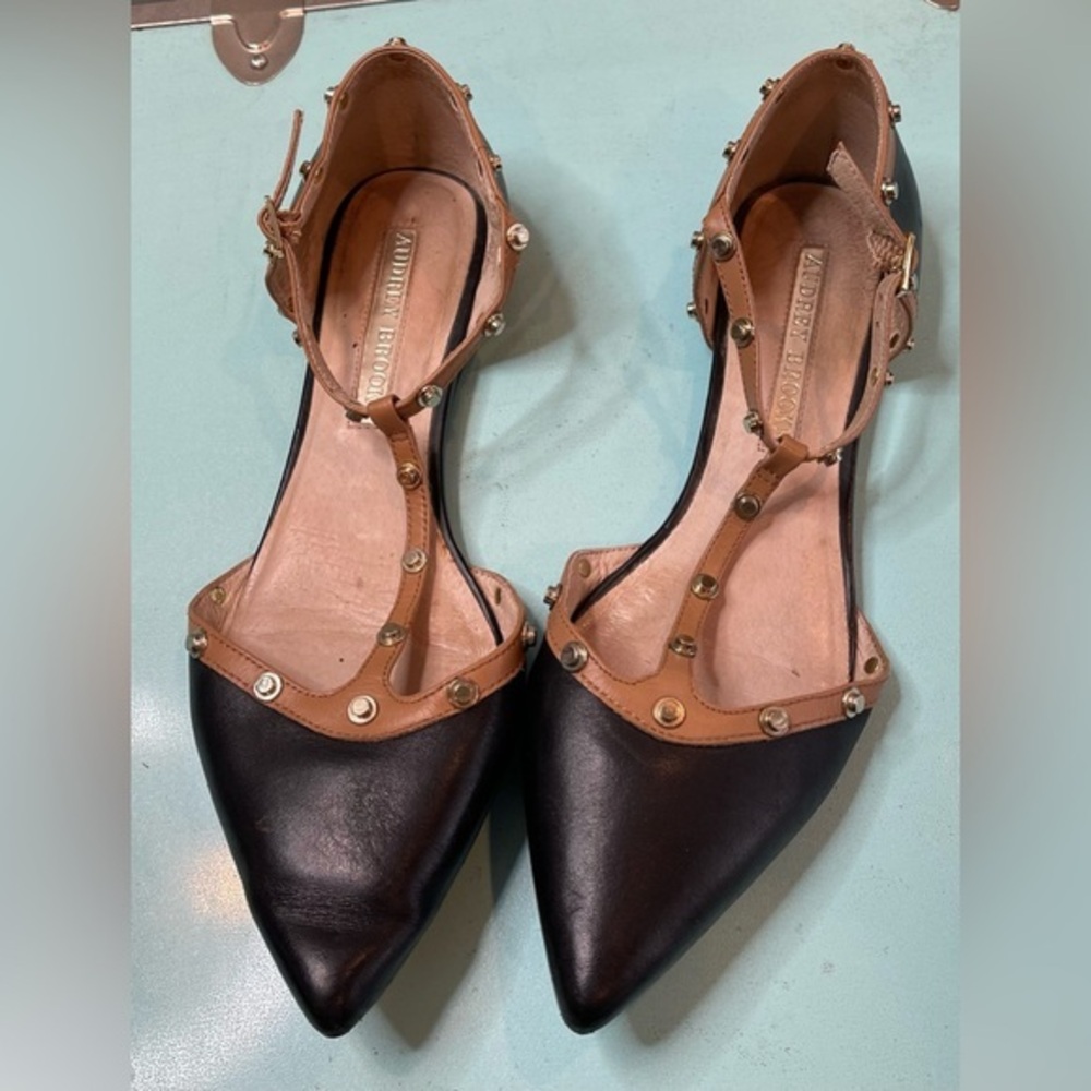Audrey Brooke ‘NIKKI’‎ Black/Tan Leather Gold Studded Flats size 8 M